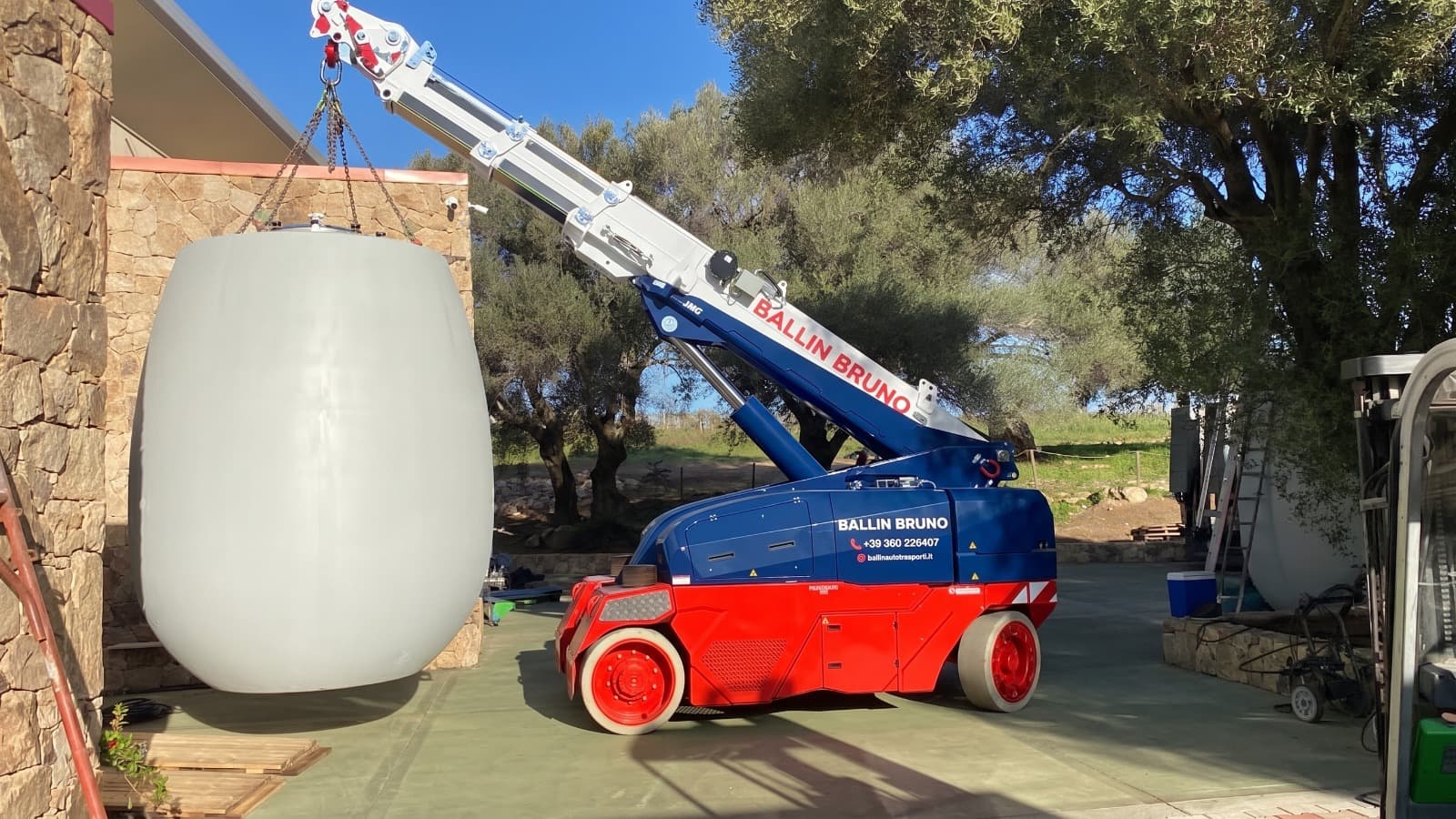 Gru elettriche e carrelli elevatori